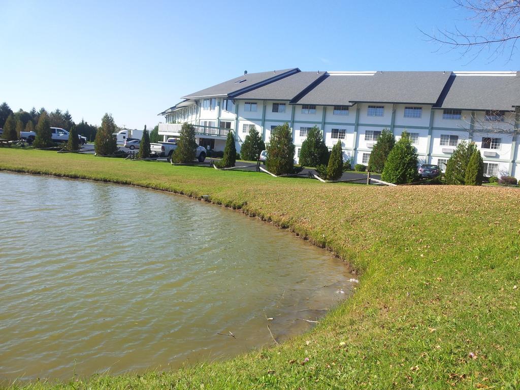Days Inn By Wyndham Shelburne/Burlington Exterior foto