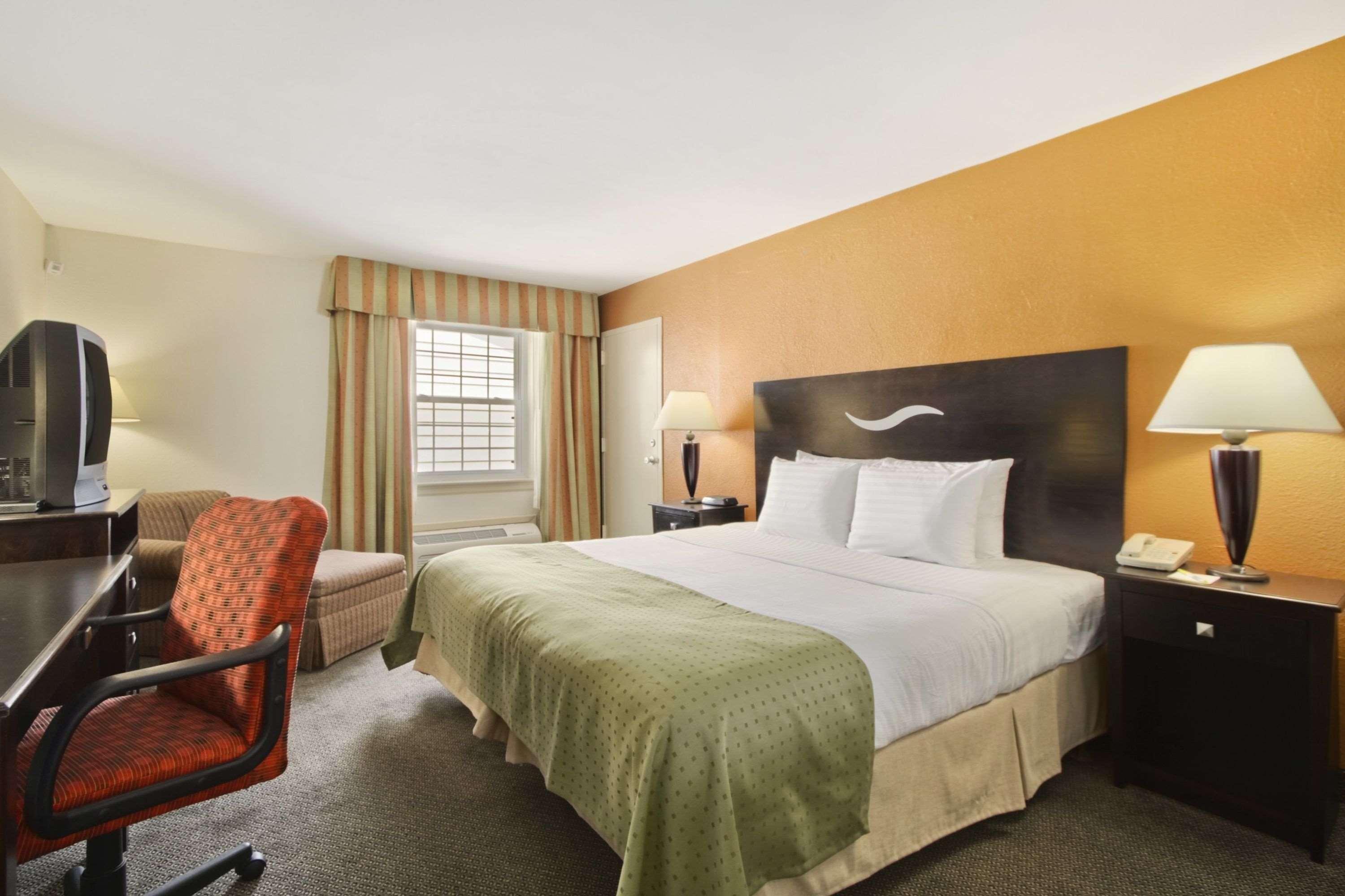 Days Inn By Wyndham Shelburne/Burlington Exterior foto